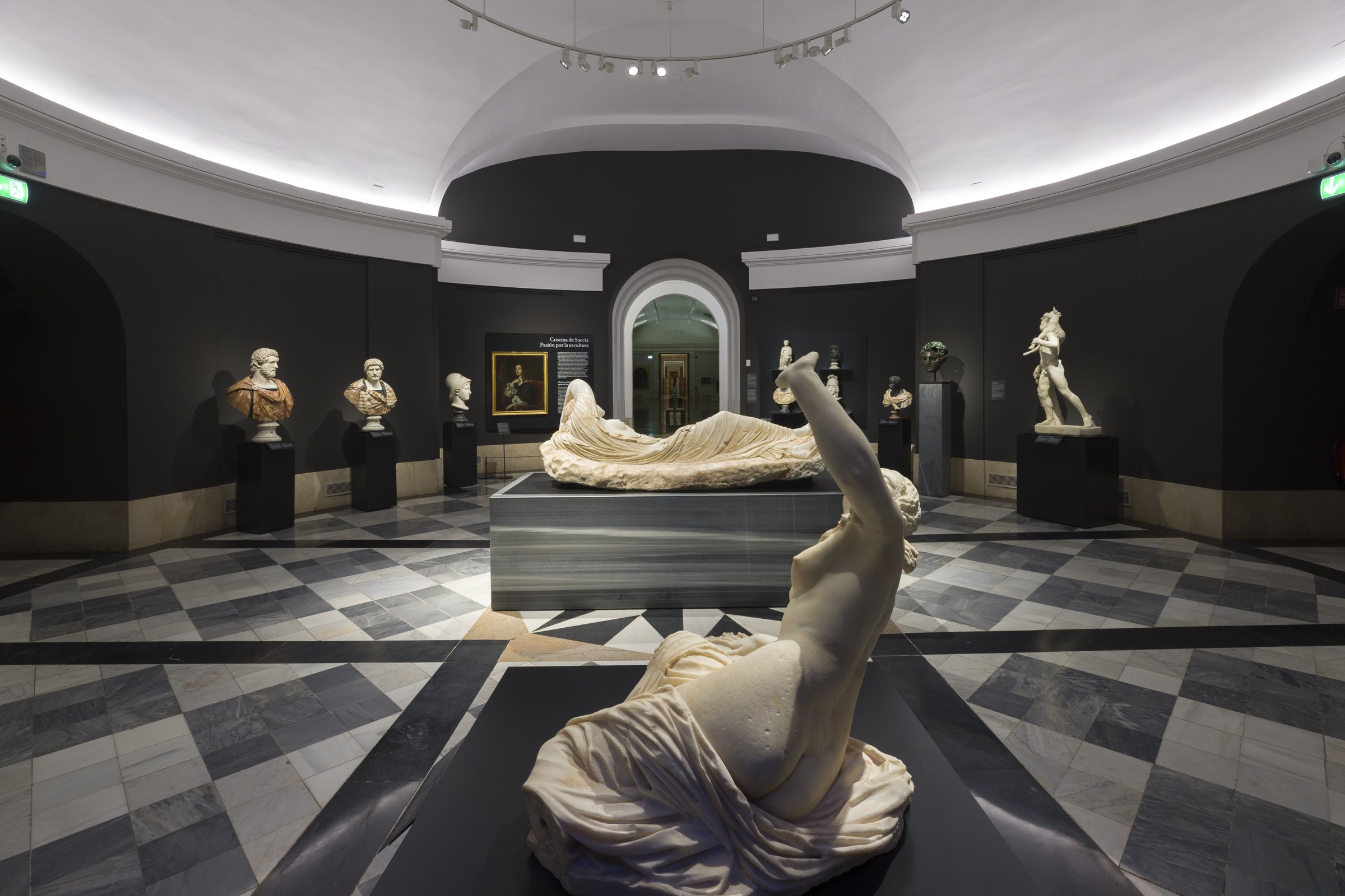 Room 74 at the Museo del Prado, Clytie in the foreground with Sleeping Ariadne behind