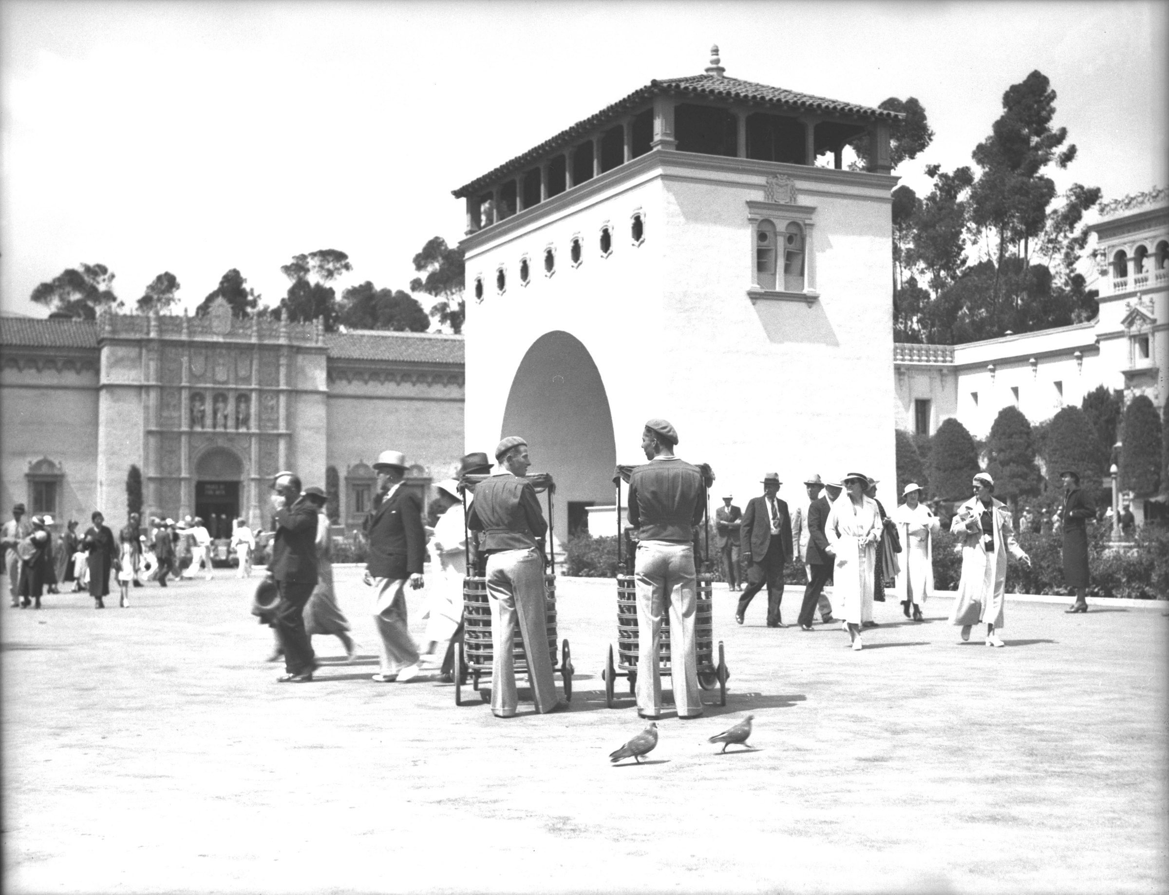 The Fine Arts Gallery and Plaza de Panama with the Arch of the Future during the 1935 Exposition